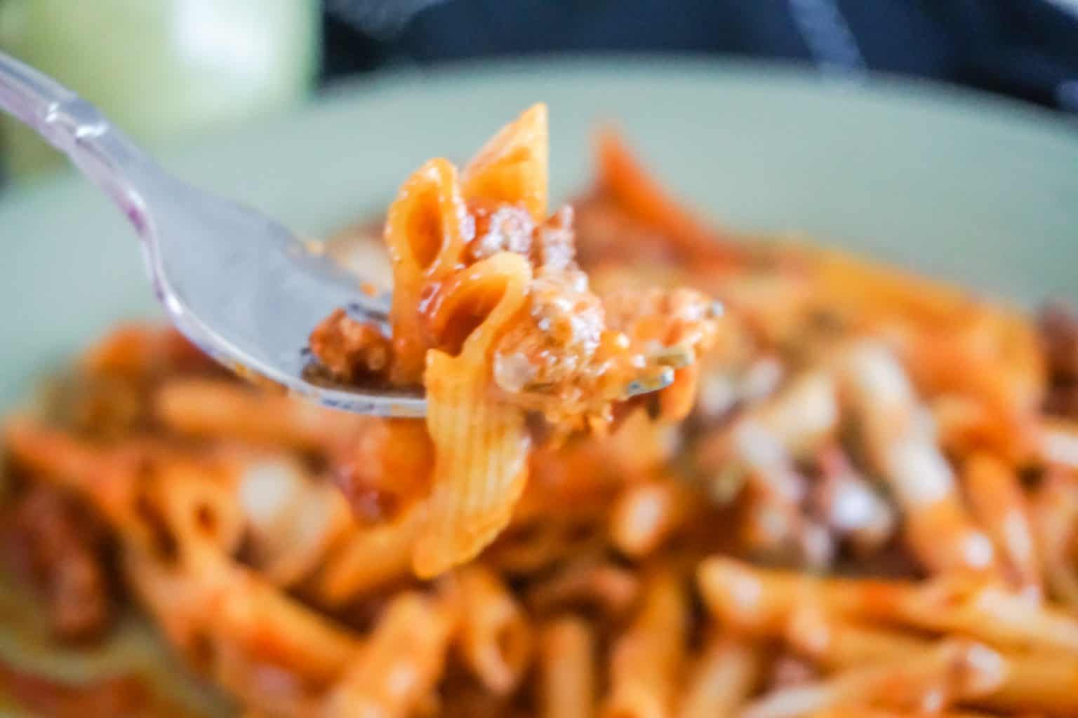 One Pot Penne Bolognese (Easy Ground Beef and Penne Pasta Recipe