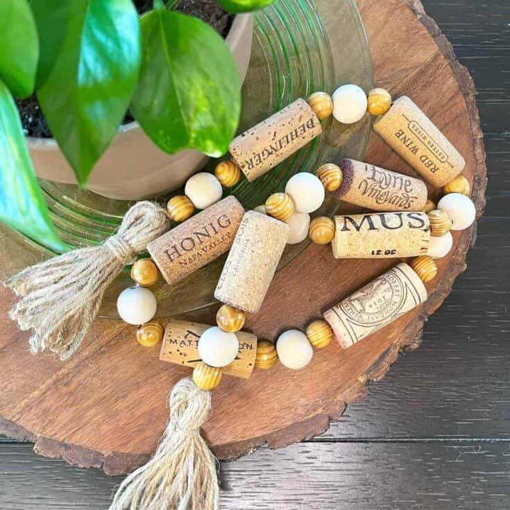 Image for How To Make DIY Wine Cork Garland < Craftidly
